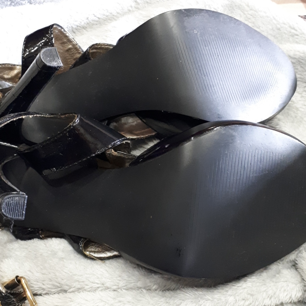 Heels - Picture 4 of 4